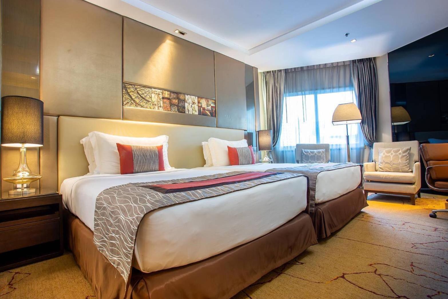 Graceland Bangkok By Grace Hotel - Sha Extra Plus Exteriör bild
