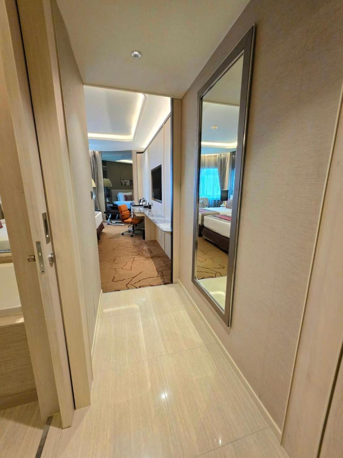 Graceland Bangkok By Grace Hotel - Sha Extra Plus Exteriör bild