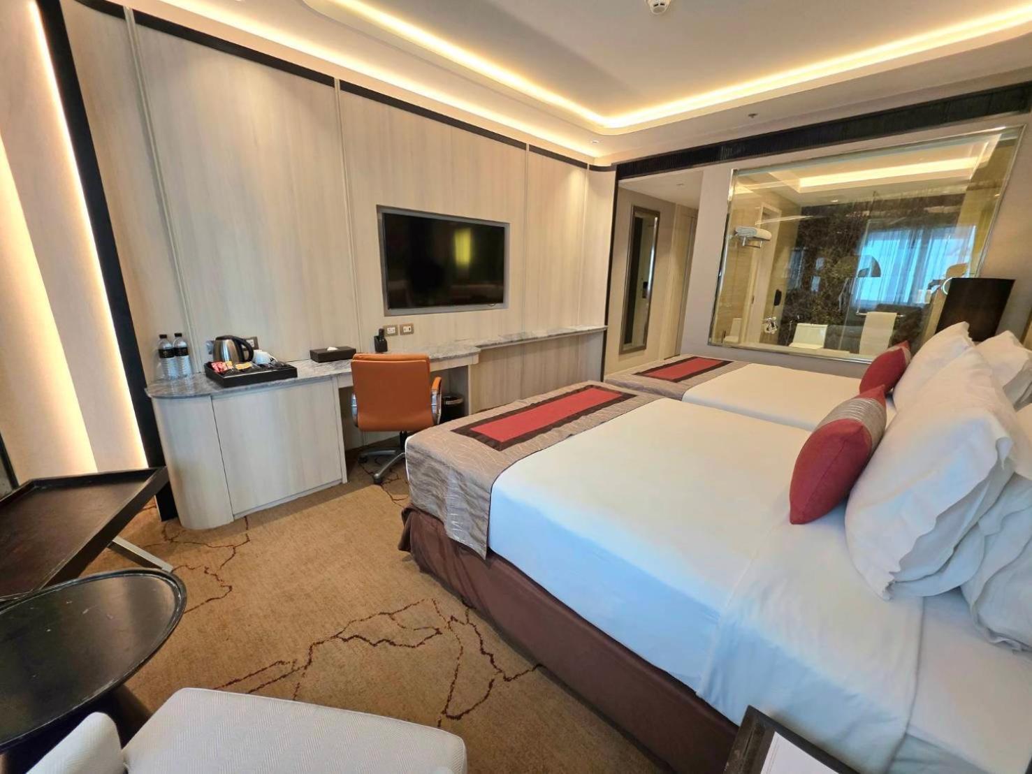 Graceland Bangkok By Grace Hotel - Sha Extra Plus Exteriör bild